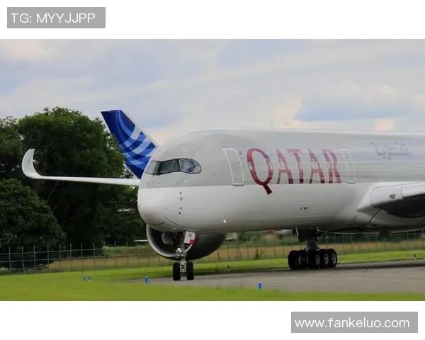 卡塔尔足球巨星携手亮相激情合照展现绿茵风采