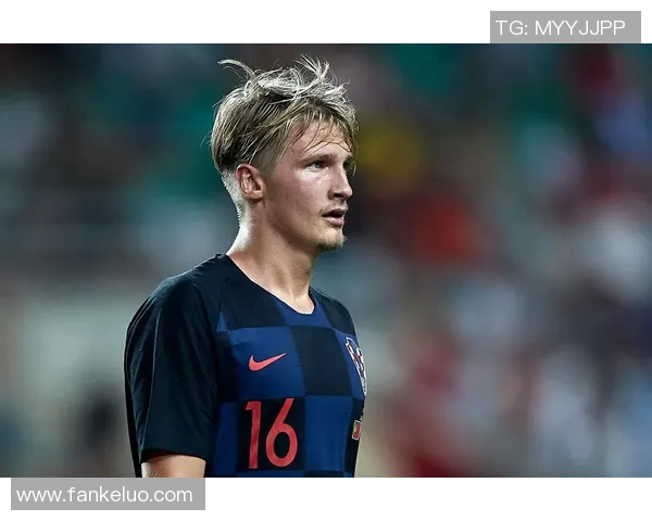 聚焦足球球星wink精彩瞬间展现绿茵场上独特魅力