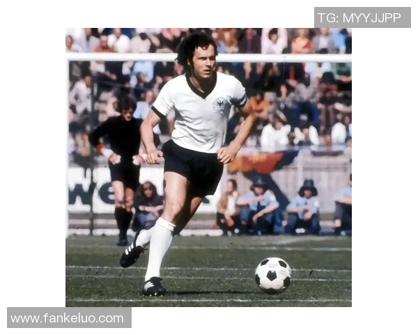 贝肯鲍尔亲笔签名揭秘 足球传奇人物背后的故事与荣誉 贝肯鲍尔亲笔签名揭秘 足球传奇人物背后的故事与荣誉