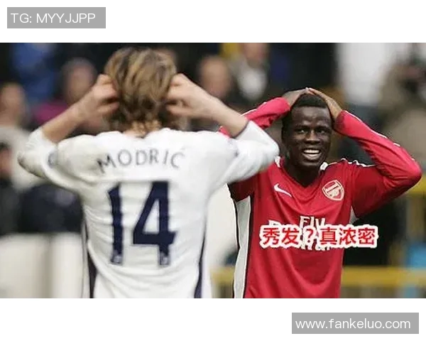 足球明星的逗比日常:看他们如何用搞笑神态演绎赛场之外的幽默风采 足球明星的逗比日常:看他们如何用搞笑神态演绎赛场之外的幽默风采